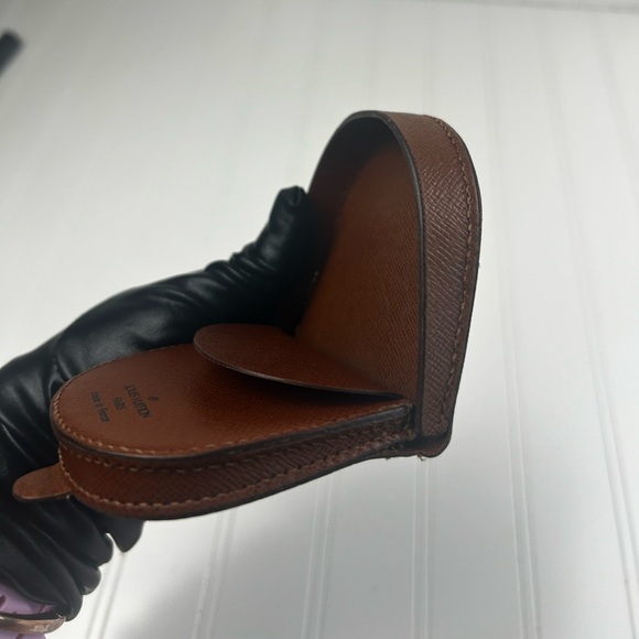 Louis Vuitton 
Monogram Canvas Porte Monnaie Gousset Coin Purse - Picture 7 of 11